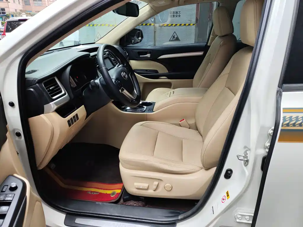 Toyota Highlander 2015 2.0T Luxury 7 мест