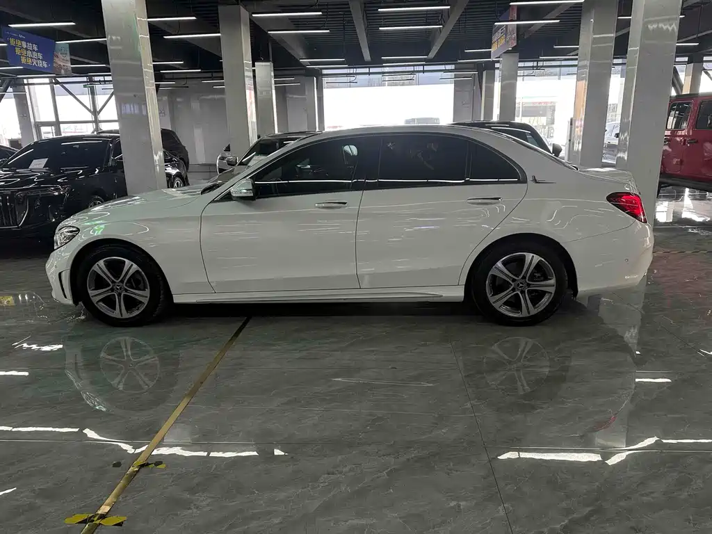 Mercedes-Benz C-Class — миниатюра 4