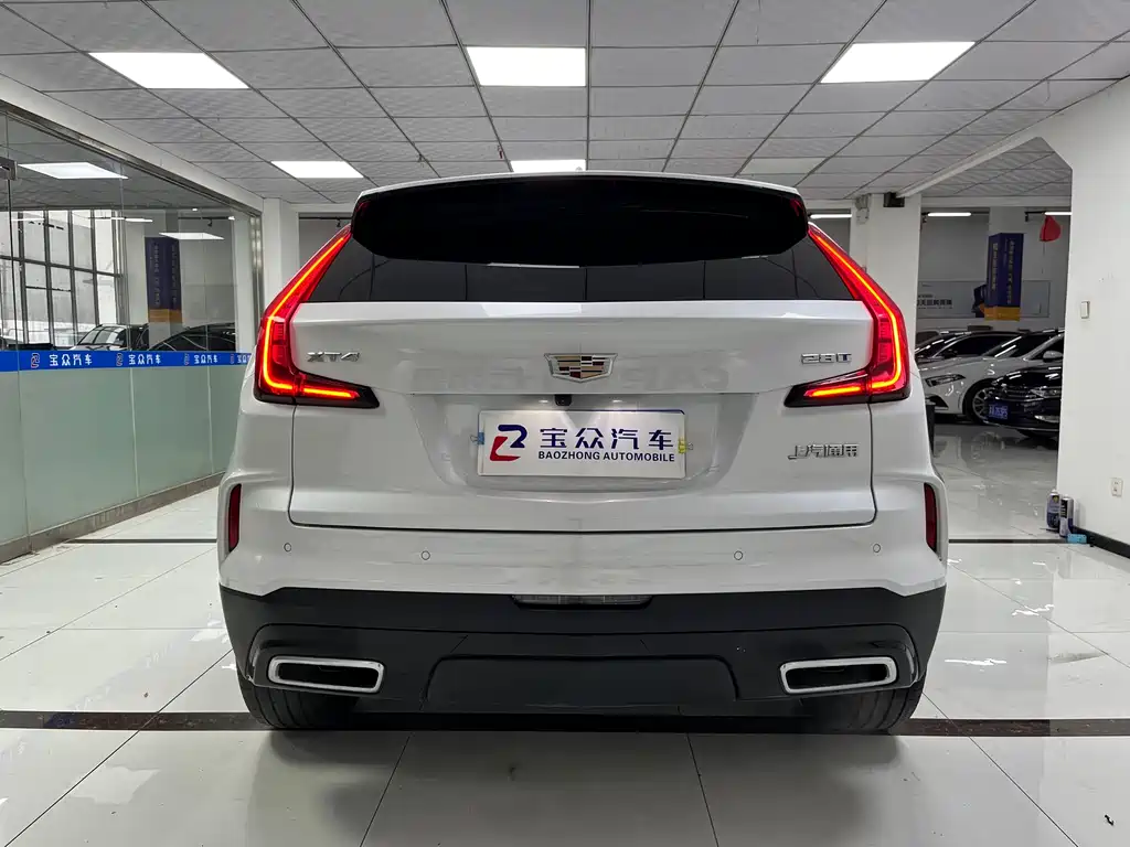 CADILLAC XT4