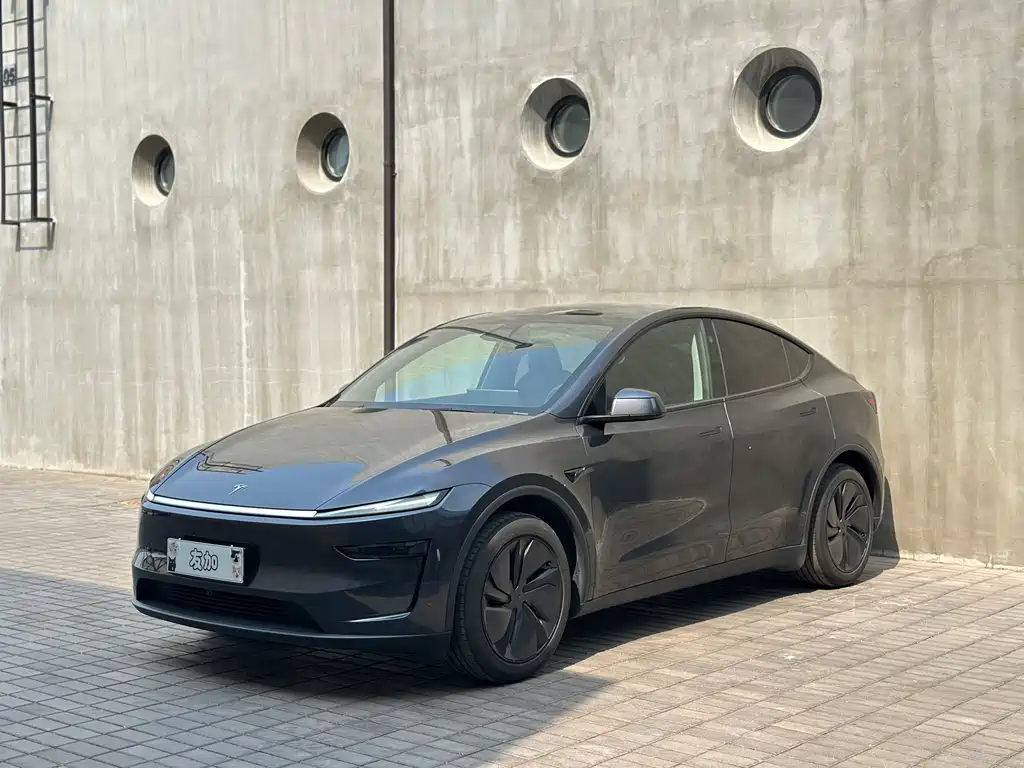 Tesla Model Y 2025