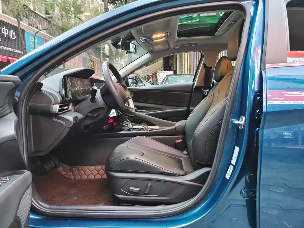 Hyundai Elantra — миниатюра 9