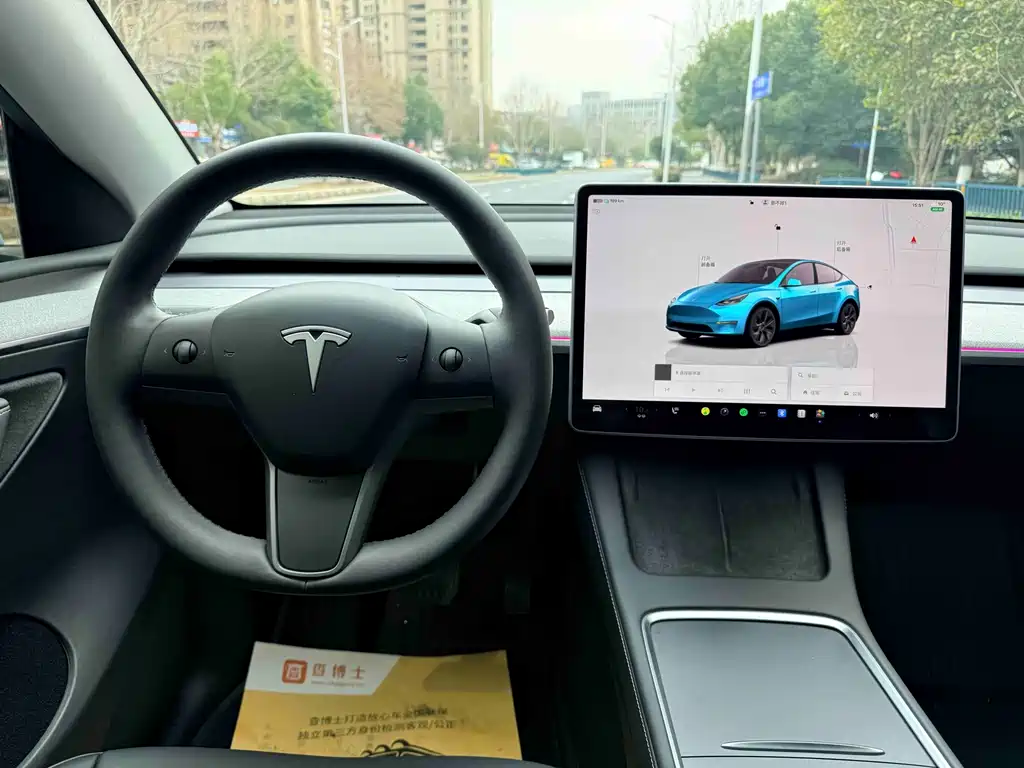 TESLA MODEL Y