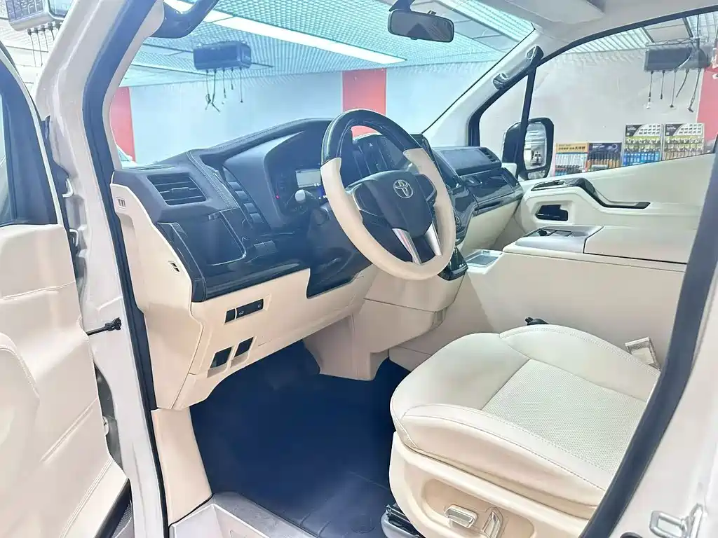 Toyota HiAce 2021 3.5L
