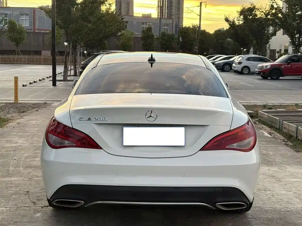 MERCEDES-BENZ CLA