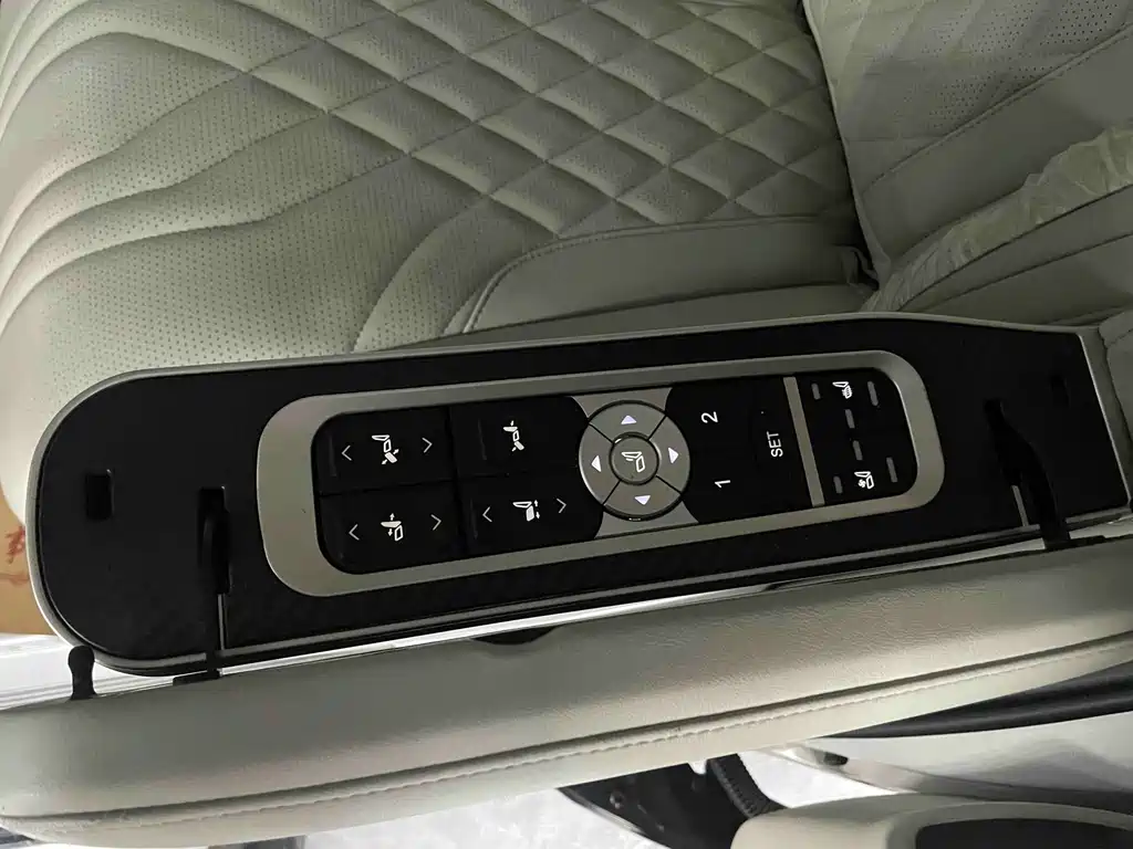 Buick GL8 — миниатюра 12