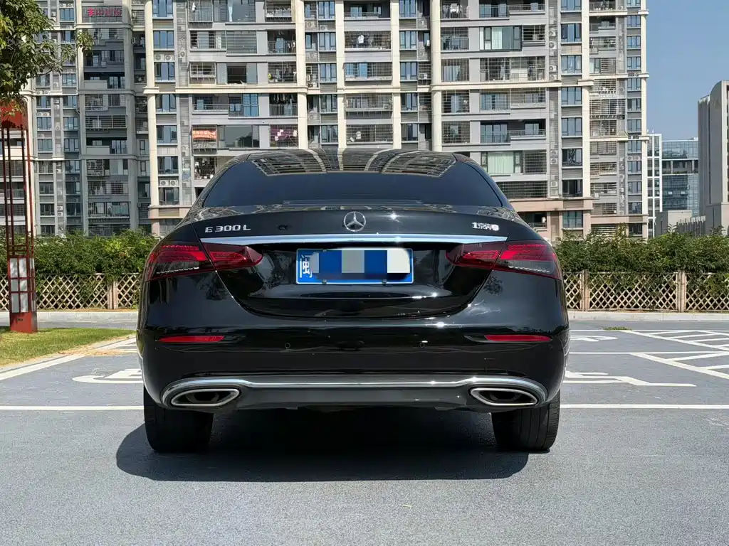 Mercedes-Benz E-Class — миниатюра 5