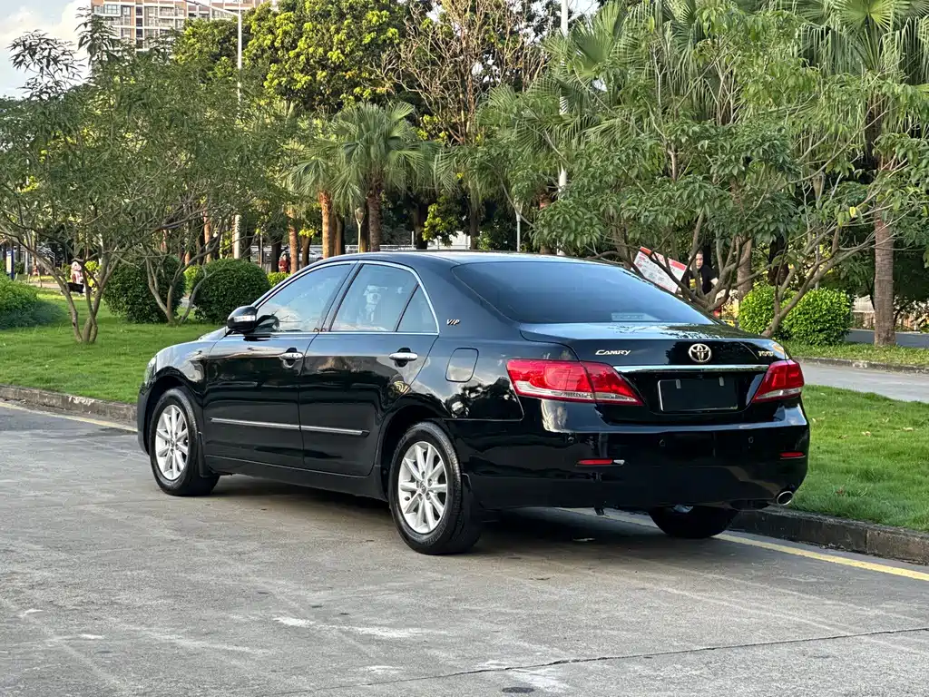 Toyota Camry — миниатюра 7