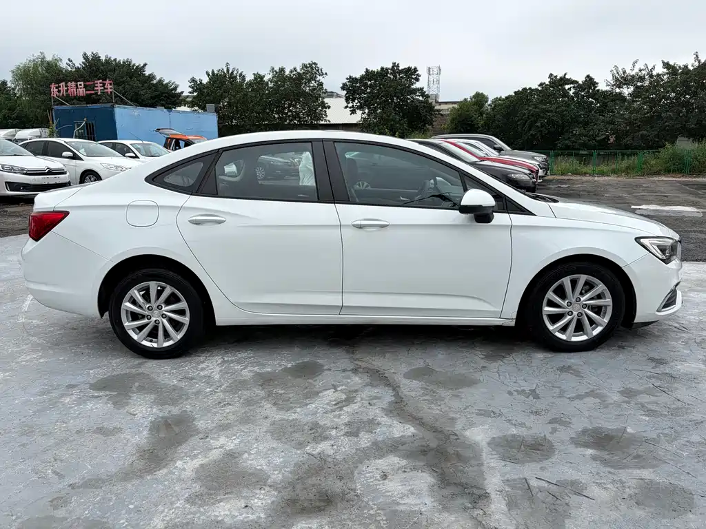 Buick Verano Sedan 15S Manual Leading Type, фото 4