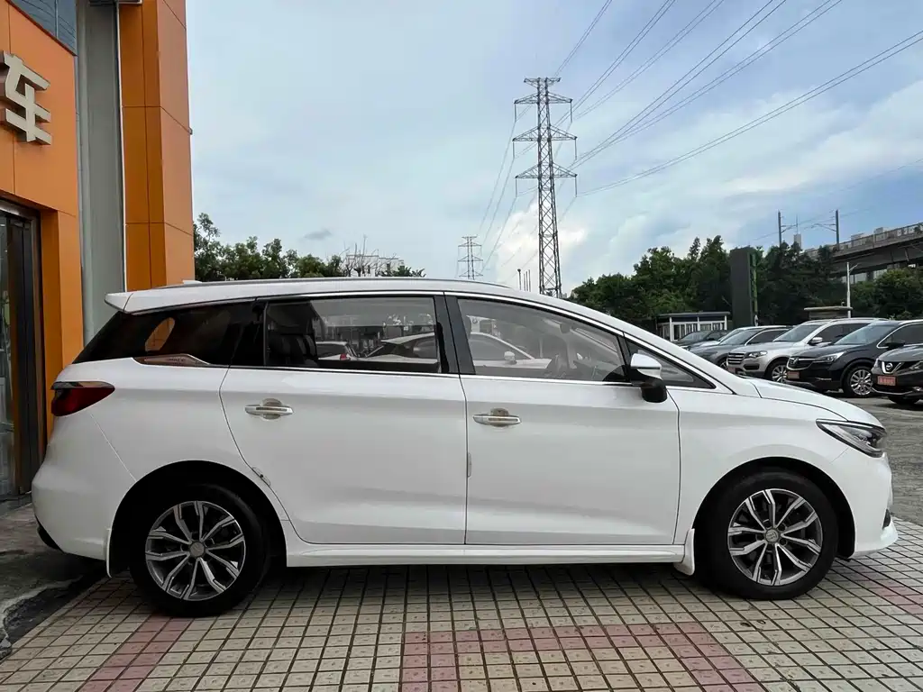 BYD SONG MAX