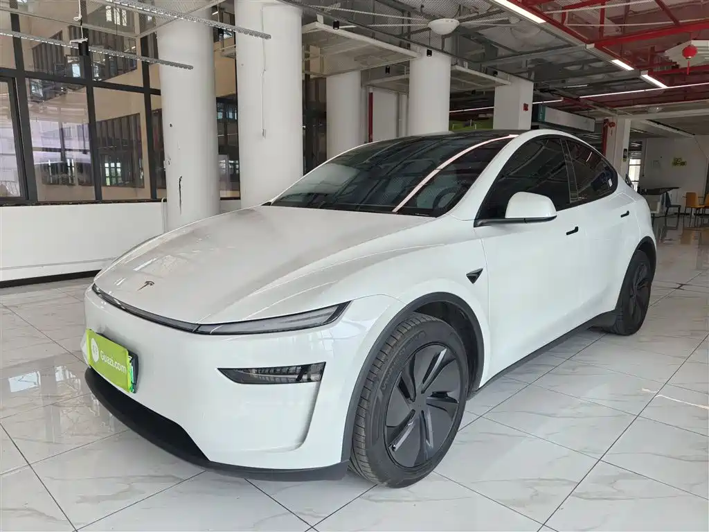 Tesla Model Y 2025