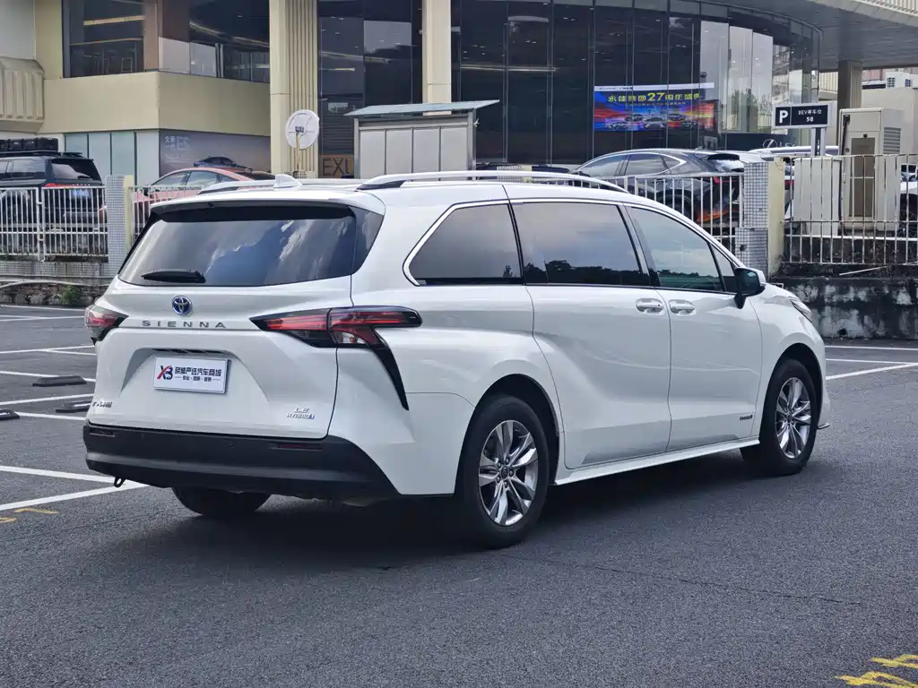 Toyota Sienna — миниатюра 7