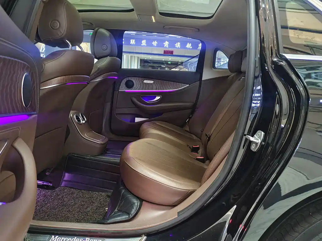 Mercedes-Benz E-Class — миниатюра 13