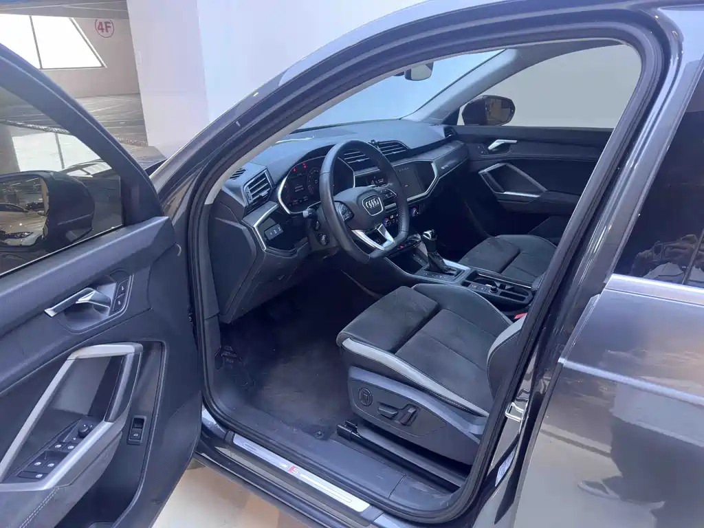 Audi Q3 2023 35 TFSI Fashion (1.4T)