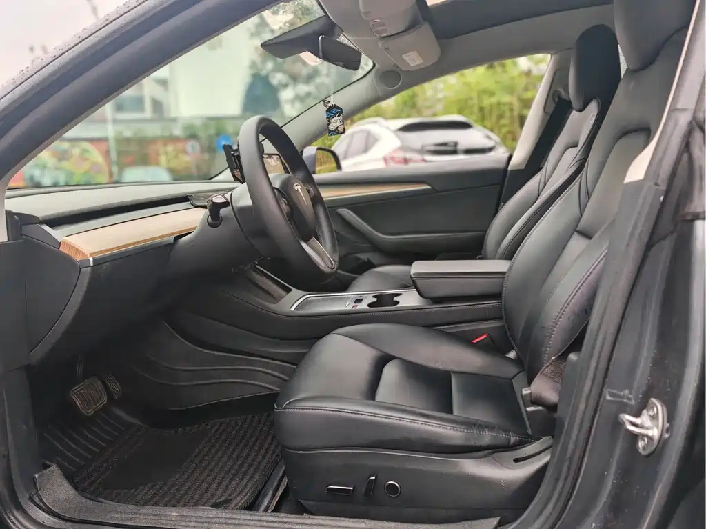 Tesla Model 3 — миниатюра 13