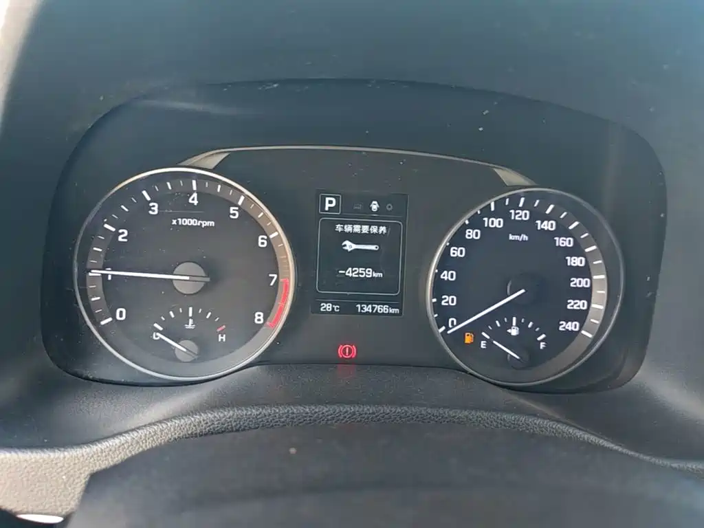 Hyundai Elantra — миниатюра 12
