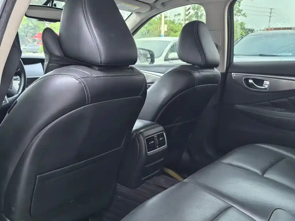 Infiniti Q50L - фото 5