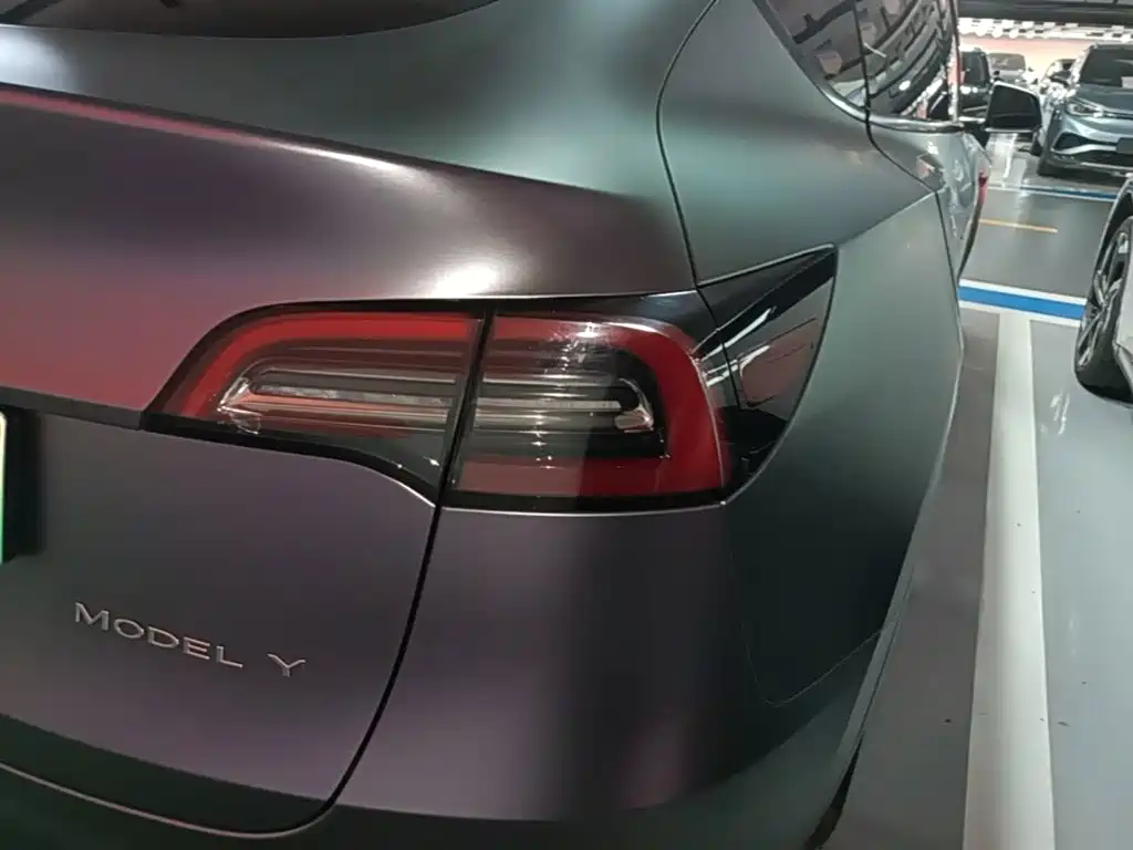 Tesla Model Y — миниатюра 8
