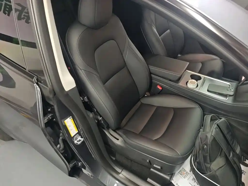 Tesla Model Y — миниатюра 25