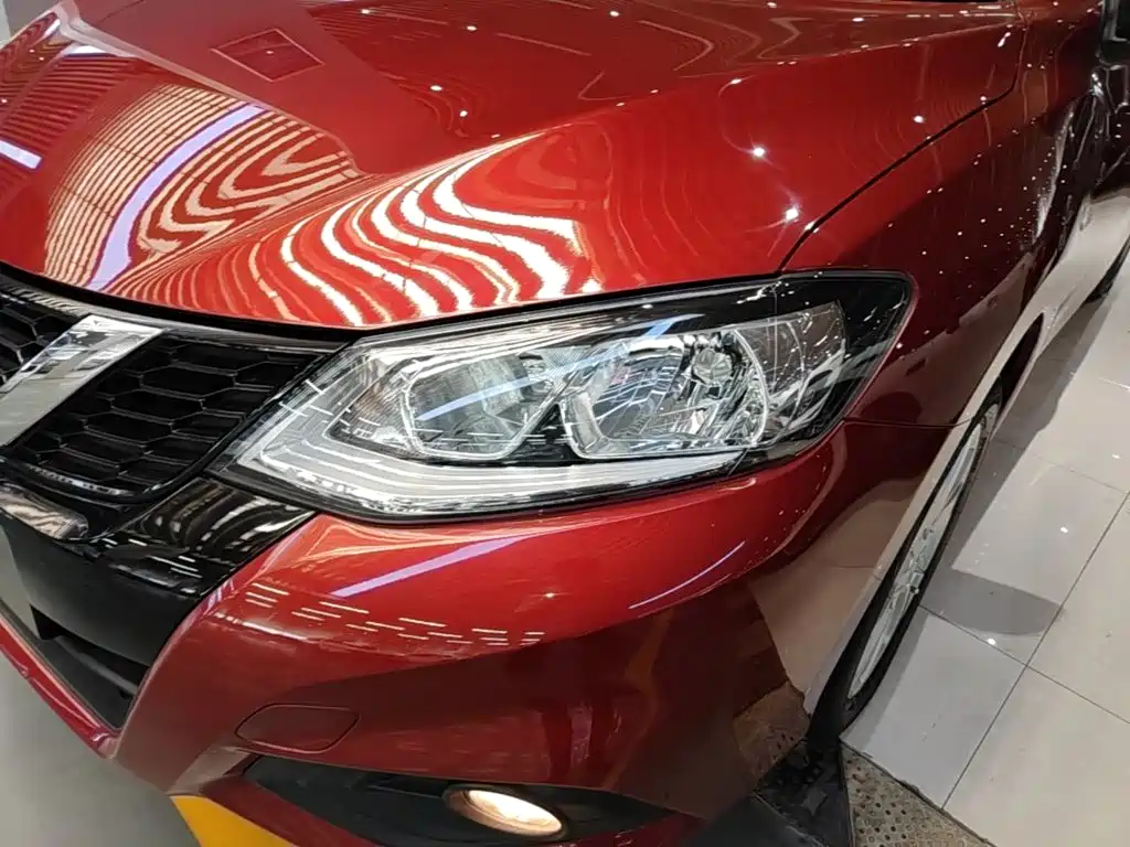 Nissan Tiida — миниатюра 24