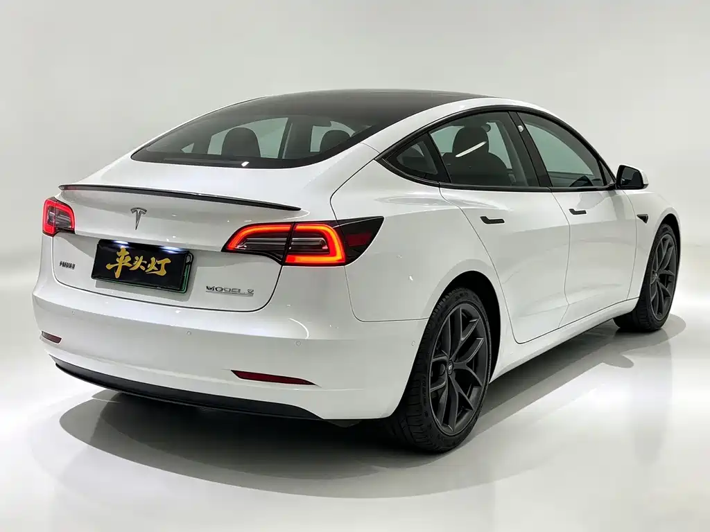 Tesla Model 3 — миниатюра 9
