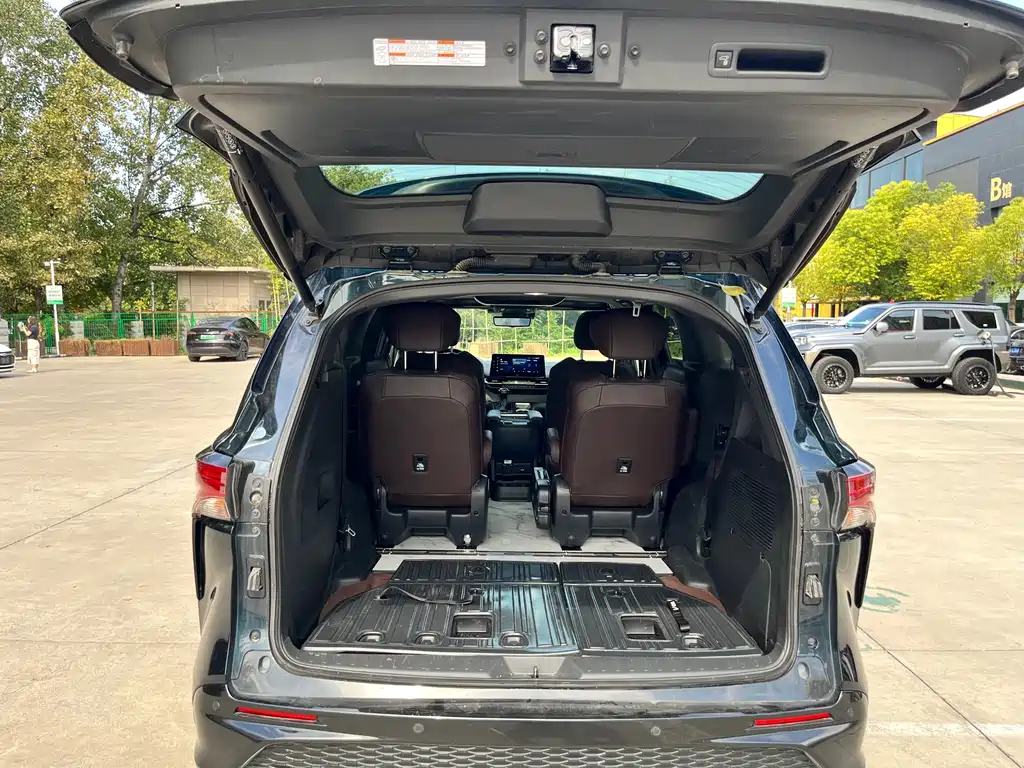 Toyota Granvia — миниатюра 16