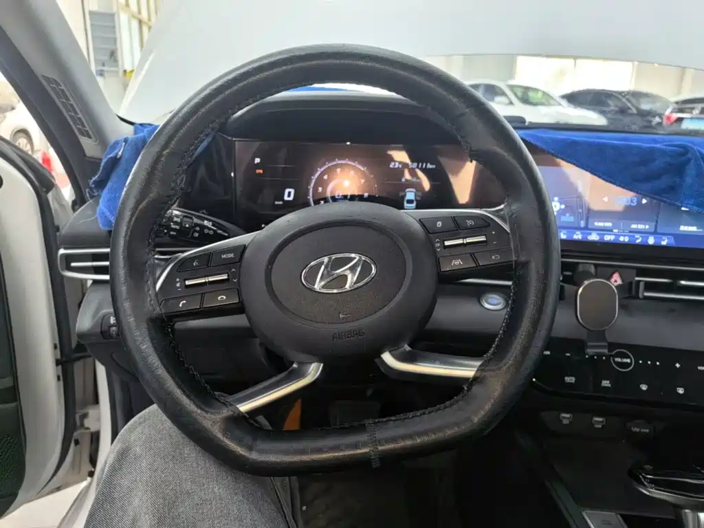 Hyundai Elantra — миниатюра 11