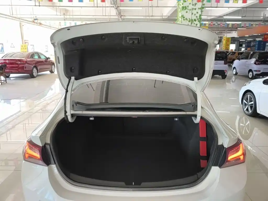 Chevrolet Malibu XL — миниатюра 19