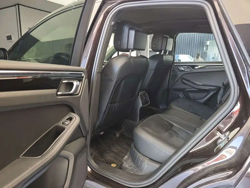 Porsche Macan — миниатюра 9