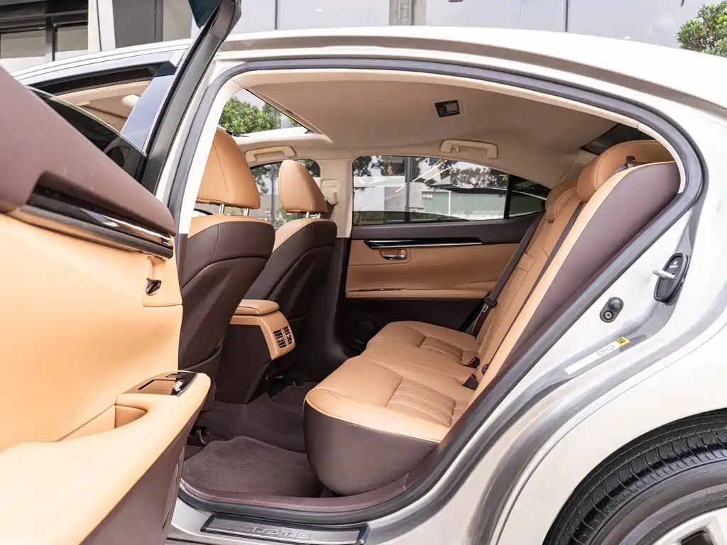 Lexus ES — миниатюра 10