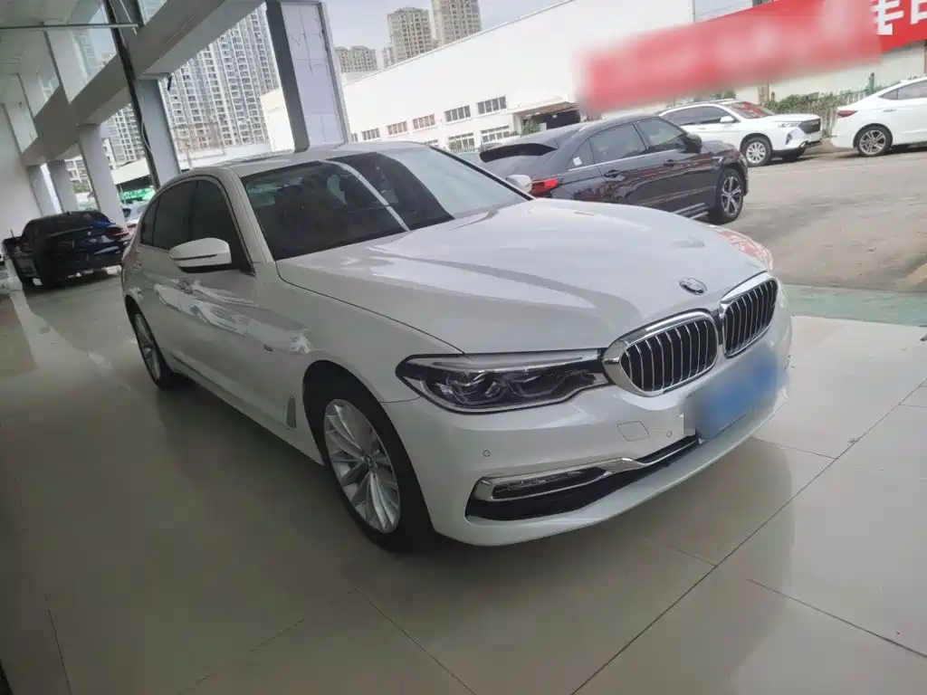 BMW 5 Series — миниатюра 6