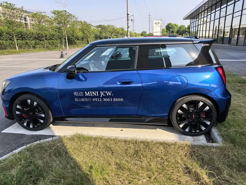 MINI MINI JCW EV — миниатюра 14