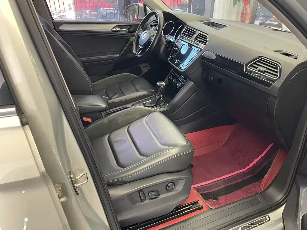 Volkswagen Tiguan L — миниатюра 24
