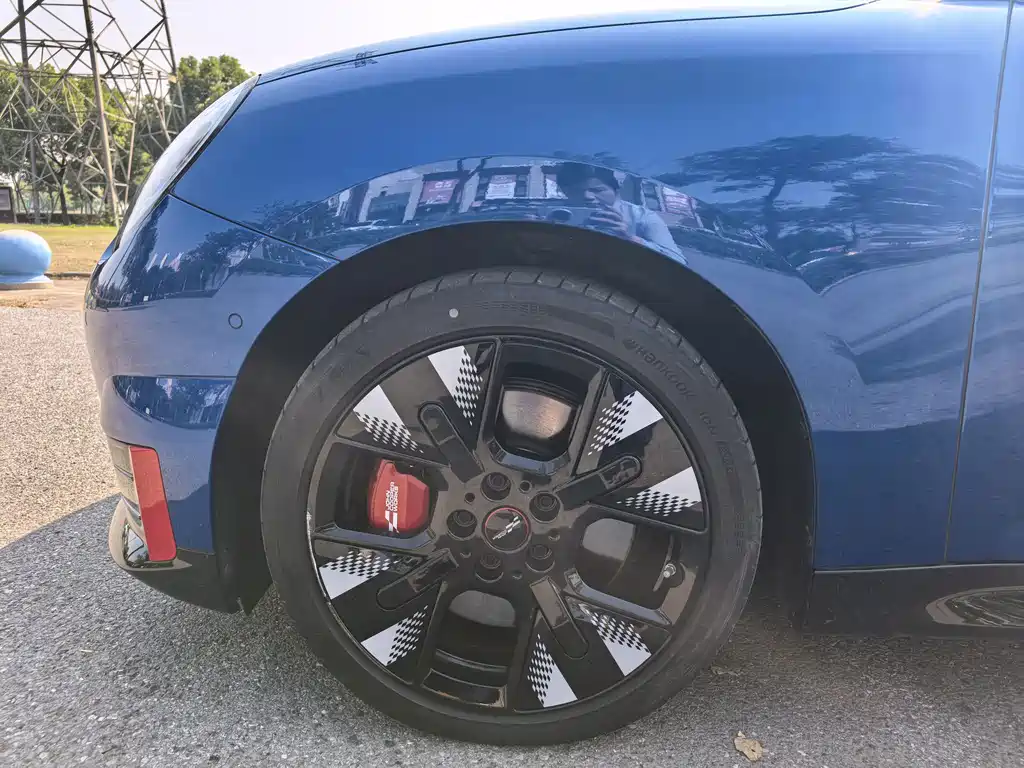 MINI MINI JCW EV — миниатюра 2