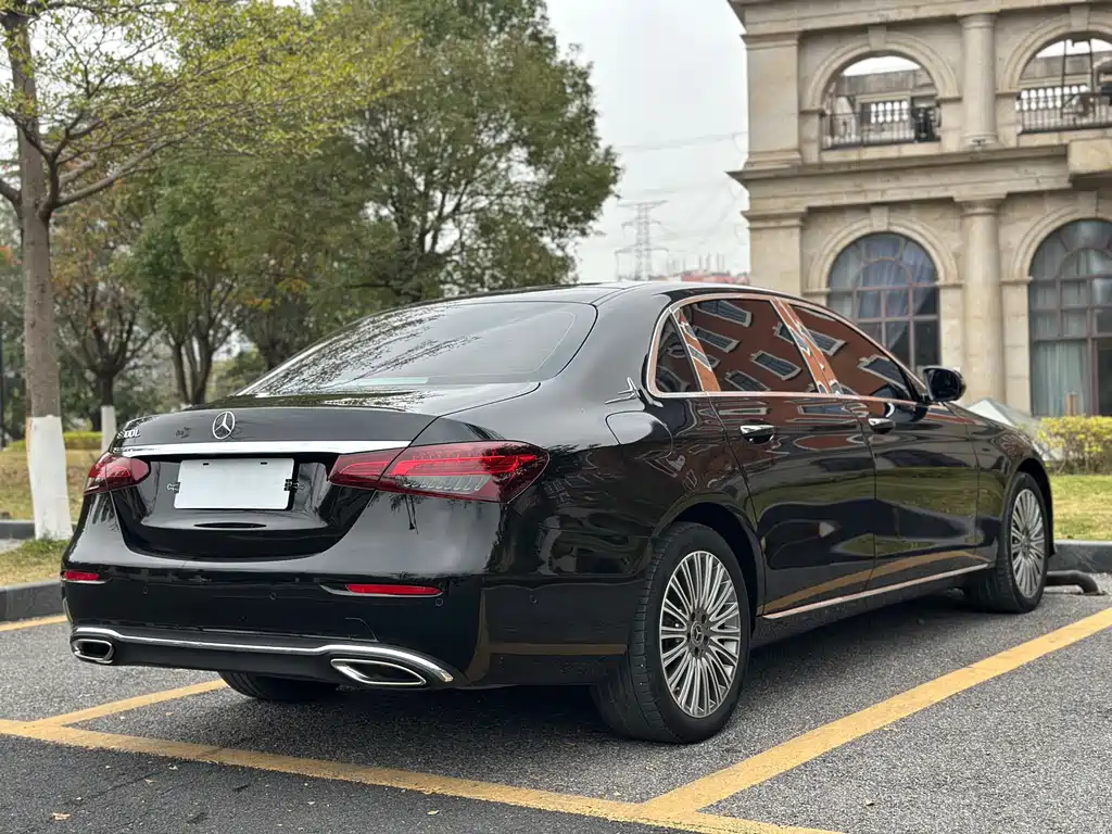 MERCEDES-BENZ E CLASS