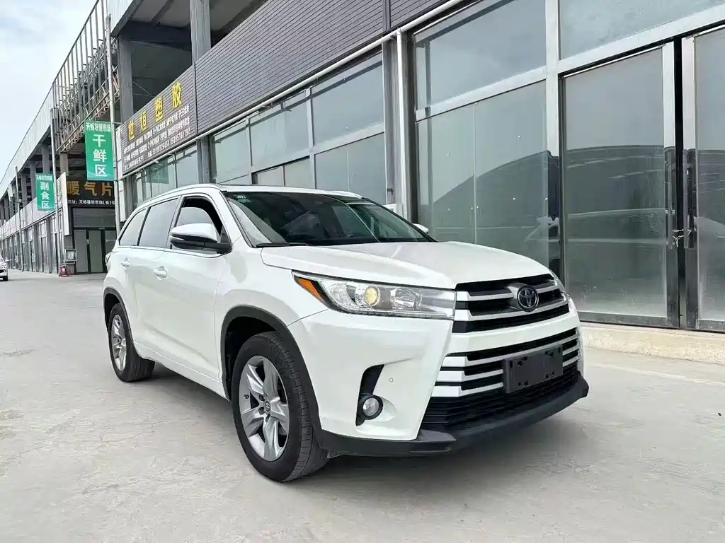 TOYOTA HIGHLANDER