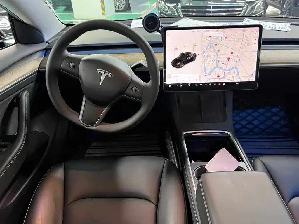 Tesla Model 3 — миниатюра 7