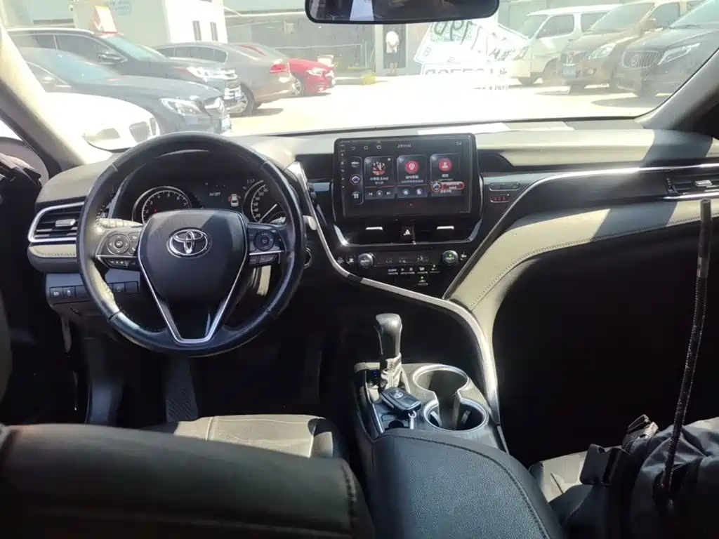 Toyota Camry — миниатюра 10