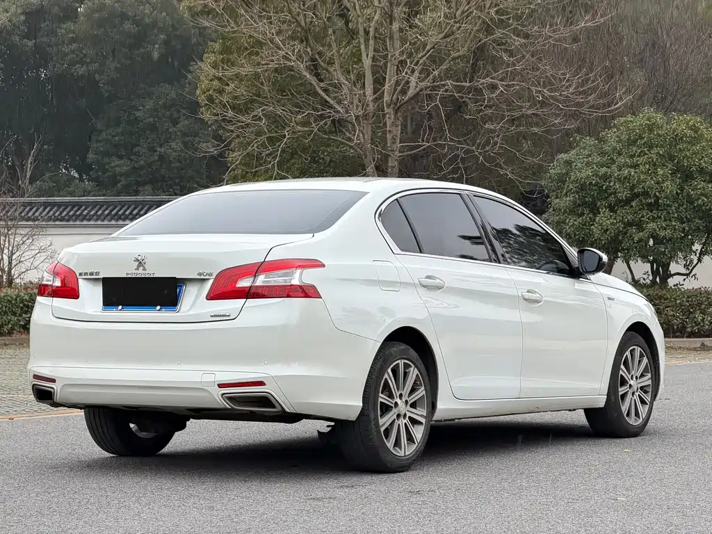 PEUGEOT 408