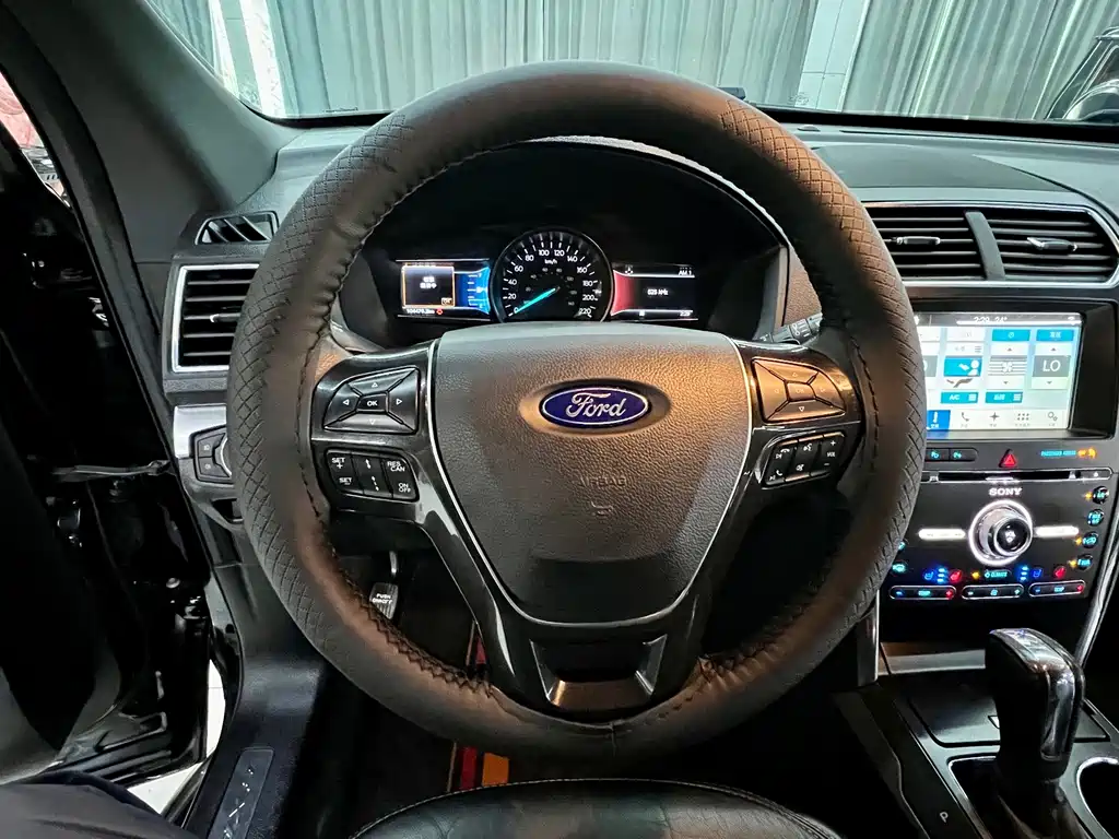 Ford Explorer (Import) — миниатюра 11