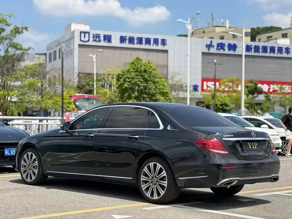 Mercedes-Benz E-Class — миниатюра 7
