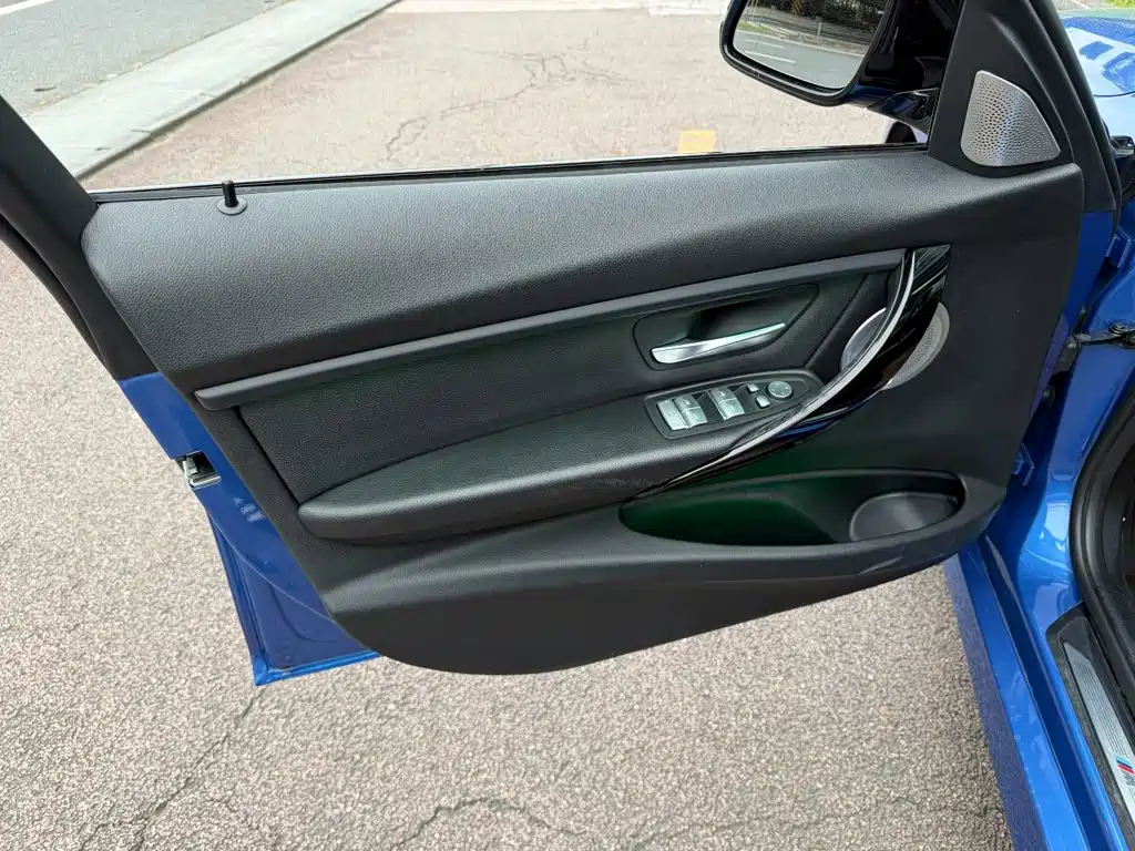 BMW 3 Series — миниатюра 6