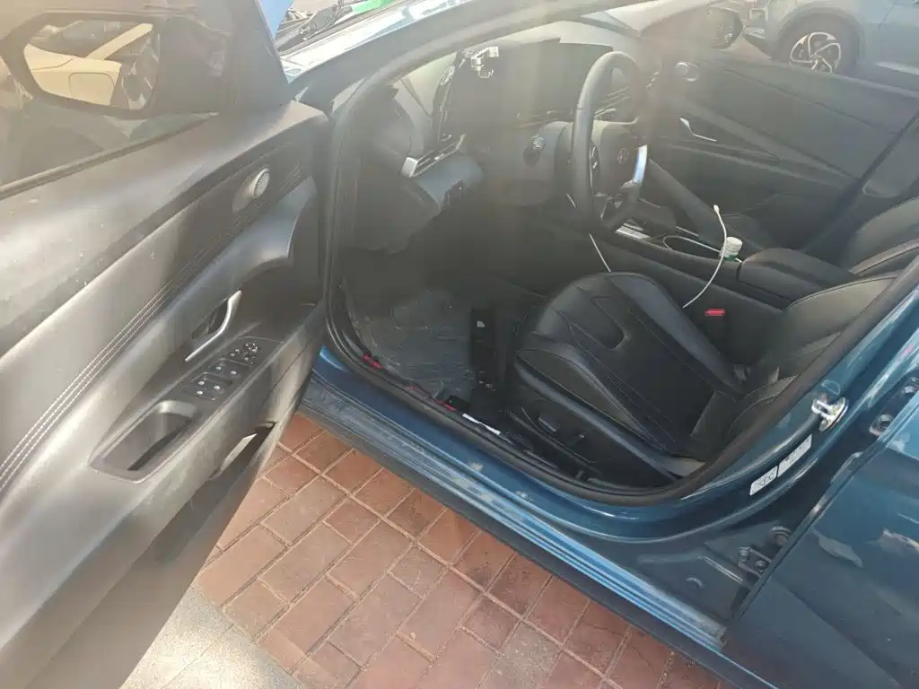 Hyundai Elantra — миниатюра 17