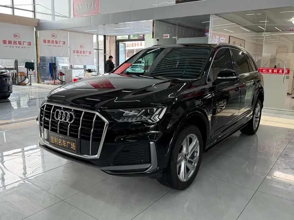 Audi Q7 2023 45 TFSI quattro S line Sport