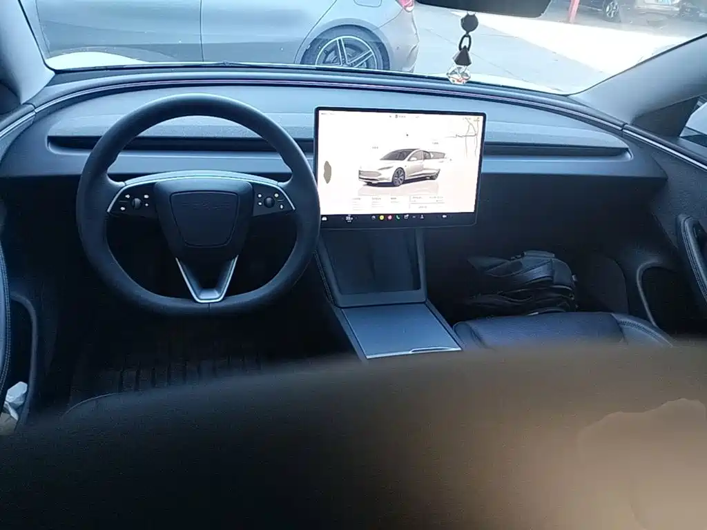 Tesla Model 3 — миниатюра 10