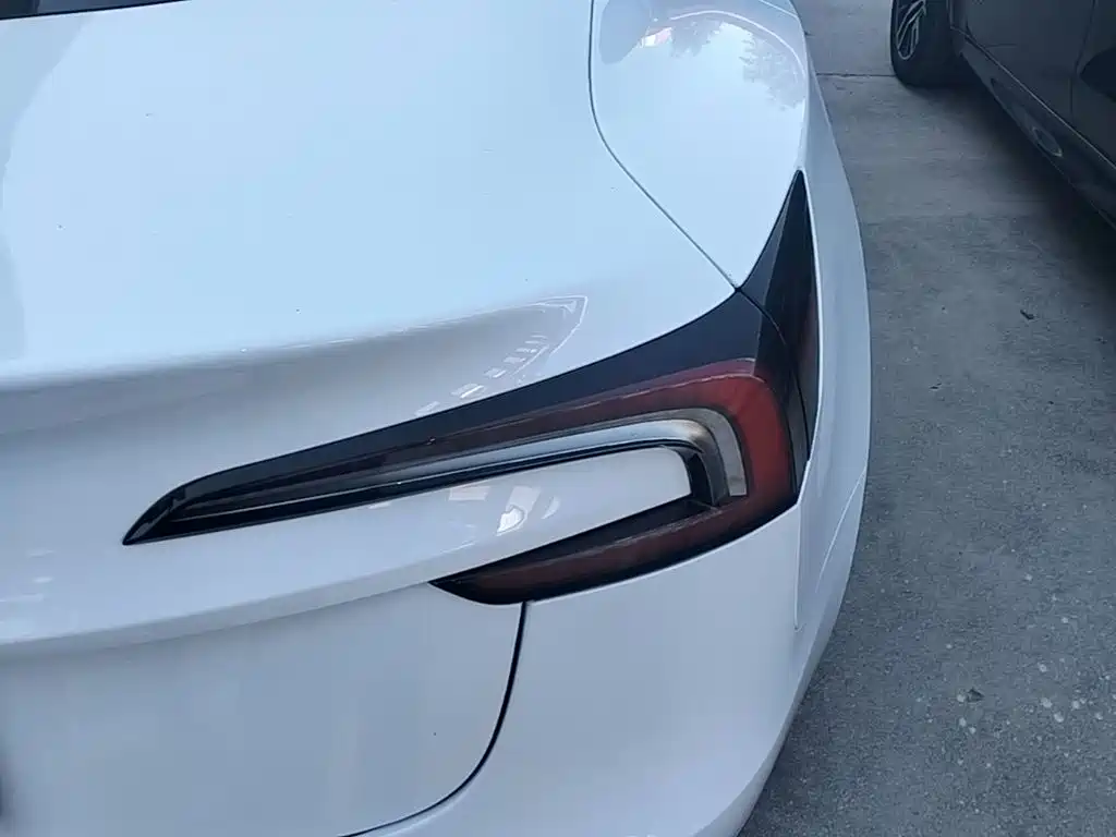 Tesla Model 3 — миниатюра 8