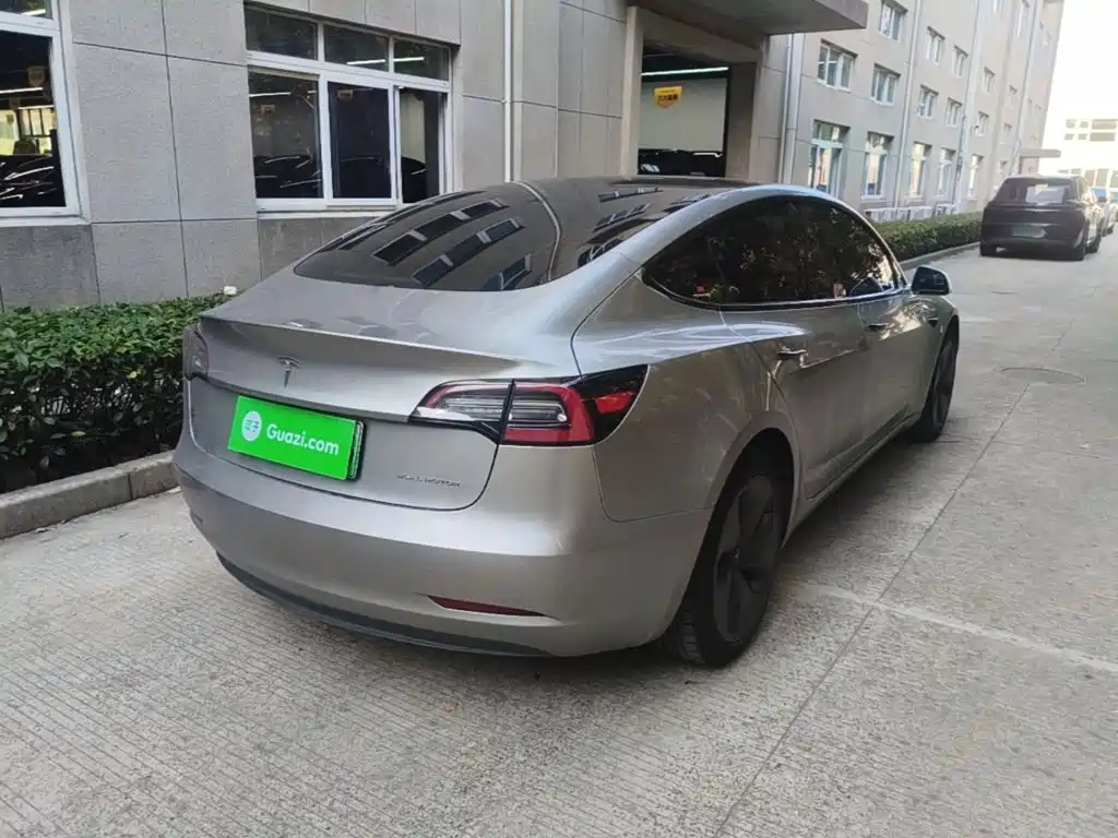Tesla Model 3 — миниатюра 7