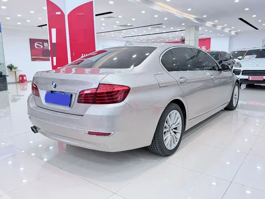 BMW 5 Series — миниатюра 13