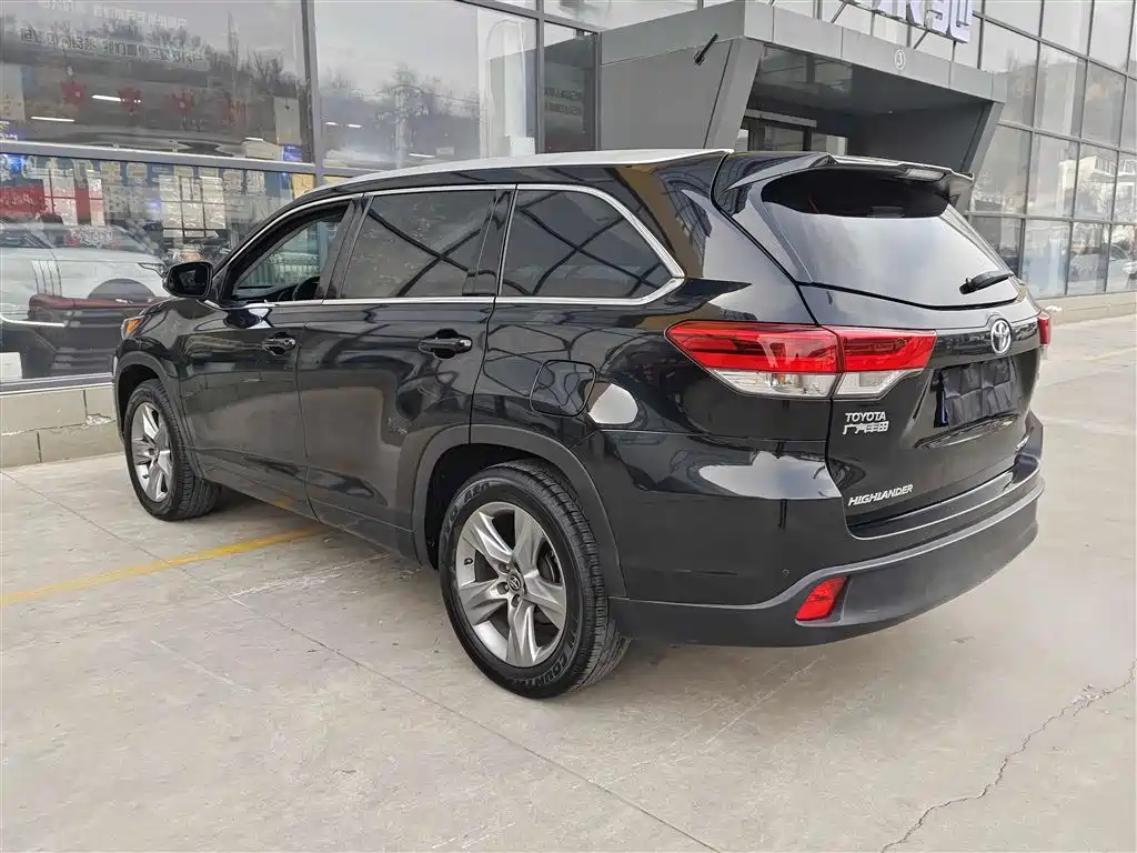 TOYOTA HIGHLANDER