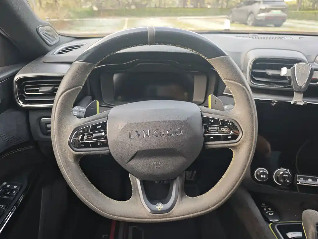 Lynk & Co 03 — миниатюра 9
