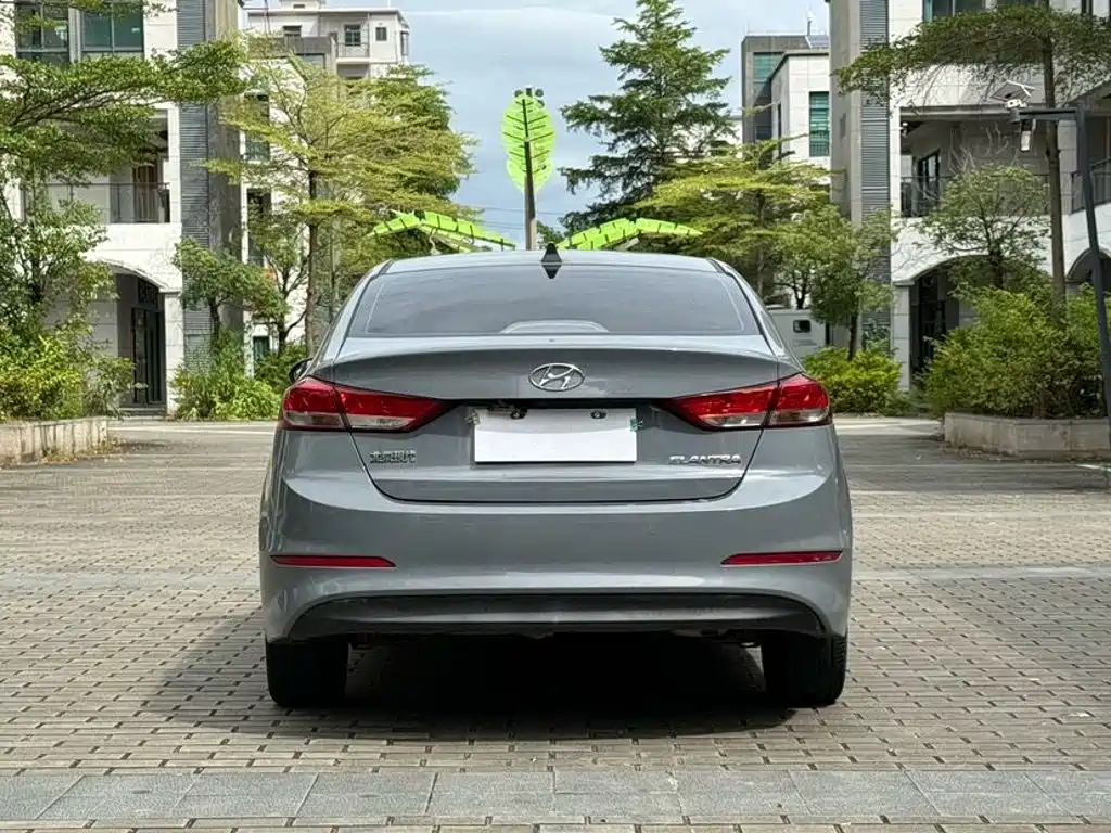 Hyundai Elantra — миниатюра 7